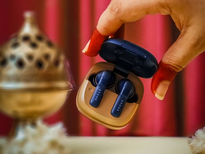 For those seeking to buy budget-friendly gadgets suitable for gifting during this Diwali season, read on. We've got a list of budget TWS earbuds, smartwatches and mice under Rs 1,000.