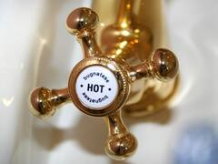 Bathing In Hot Water : குளிர்காலத்தில் தினமும் சூடான நீரால் குளித்தால் என்ன ஆகும் தெரியுமா..?