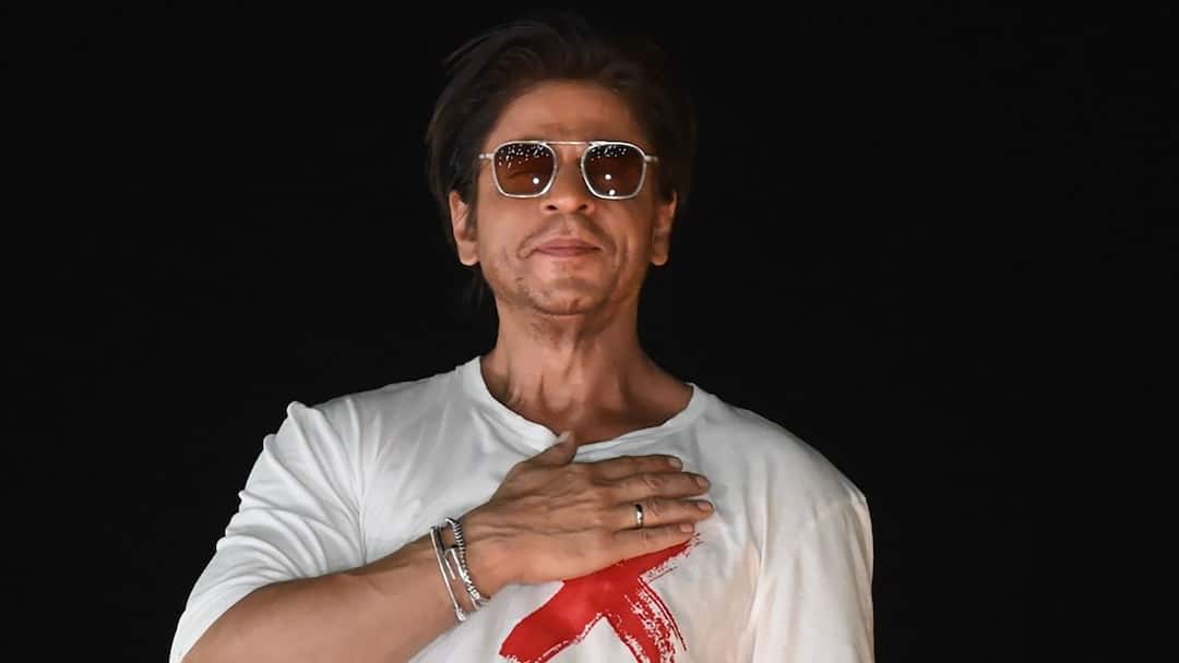 Shah Rukh Khan: Actor Shah Rukh Khan reveled who handles his Ask SRK season on social media, know in details Shah Rukh Khan: 'আস্ক এসআরকে' মানেই বুদ্ধিদীপ্ত উত্তর, কিন্তু শাহরুখের নামের আড়ালে আসলে থাকেন কে?