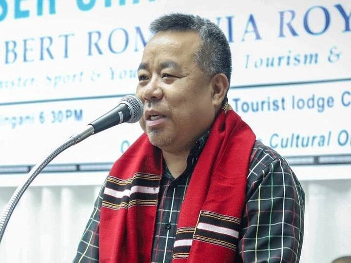 हच्छेक विधानसभा सीट भी मिजोरम की हॉट सीट मानी जा रही है. यहां से राज्य के मौजूदा खेल मंत्री रॉबर्ट रोमाविया रॉयटे और कांग्रेस विधायक लालरिंडिका राल्टे की बीच मुकाबला होगा.