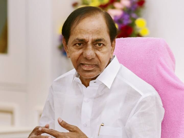 Telangana CM K Chandrasekhar Rao returns Helicopter take off spot due to technical snag सीएम के चंद्रशेखर राव को ले जा रहा हेलीकॉप्टर वापस लौटा, तकनीकी खराबी की शिकायत