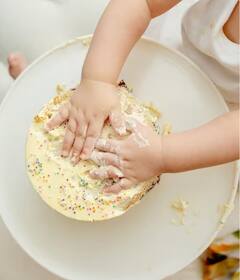 Raha First Photo: ਆਲੀਆ ਨੇ ਫੈਨਜ਼ ਨੂੰ ਦਿਖਾਈ ਧੀ ਦੀ ਝਲਕ, ਕੇਕ ਨਾਲ ਖੇਡਦੀ ਨਜ਼ਰ ਆਈ ਰਾਹਾ ਕਪੂਰ