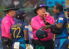 Angelo Mathews: तस्वीरों के जरिए जानिए कैसे मैथ्यूज टाइम्ड आउट होने वाले दुनिया के पहले बल्लेबाज बने