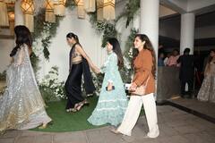 भरी महफिल में ये क्या पहनकर पहुंच गईं साक्षी धोनी... दीवाली पार्टी के लुक पर ट्रोल हो रही हैं कैप्टन कूल की बीवी