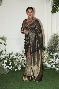 Diwali 2023: દિવાળી પાર્ટીમાં બનારસી સાડી પહેરી બની-ઠનીને પહોંચી હતી Rekha, એક્ટ્રેસે લૂંટી લીધી મહેફિલ...........