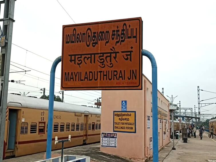 Mayiladuthurai platform changing train signal control room manager suspend TNN மயிலாடுதுறையில் பிளாட்பார்ம் மாறி நின்ற ரயில்-சிக்னல் கட்டுப்பாட்டு அறை மேலாளர் பணியிடை நீக்கம்