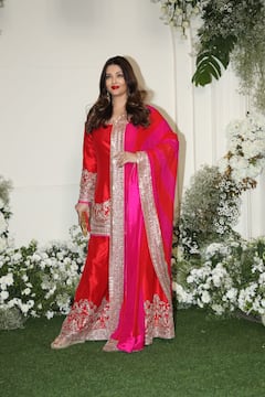 Diwali Party 2023:मनीष मल्होत्रा की पार्टी में फिर एक छत के नीचे स्पॉट हुए एक्स कपल Salman- Aishwarya, एक्ट्रेस ने लाल शरारा पर रेड लिप्स्टिक फ्लॉन्ट कर दिखाया ग्लैम अंदाज