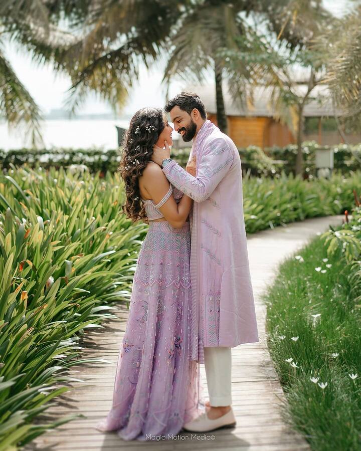 అమలా పాల్ కు గతంలోనే పెళ్ళికాగా, మనస్పర్థలతో భర్త నుంచి విడిపోయింది.Photo Credit: Amala Paul/Instagram