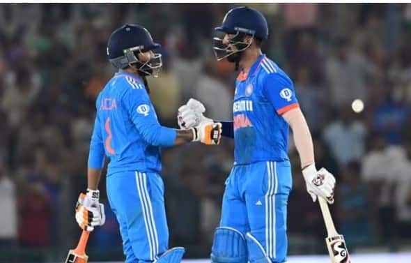 ਦਰਅਸਲ, ਟੀਮ ਇੰਡੀਆ ਦੇ ਟਾਪ ਆਰਡਰ ਨੇ ਇਸ ਵਿਸ਼ਵ ਕੱਪ ਵਿੱਚ ਜ਼ਿਆਦਾ ਦੌੜਾਂ ਬਣਾਈਆਂ ਹਨ। ਫਿਰ ਵੀ ਜਦੋਂ ਟੀਮ ਨੂੰ ਲੋੜ ਪਈ ਤਾਂ ਮਿਡਲ ਆਰਡਰ ਨੇ ਪੂਰਾ ਸਹਿਯੋਗ ਦਿੱਤਾ। ਕੇਐੱਲ ਰਾਹੁਲ ਨੇ 97 ਦੌੜਾਂ ਦੀ ਅਜੇਤੂ ਪਾਰੀ ਖੇਡ ਕੇ ਆਸਟ੍ਰੇਲੀਆ ਖਿਲਾਫ ਮੈਚ ਜਿੱਤਿਆ ਸੀ ਜਦਕਿ ਸ਼੍ਰੇਅਸ ਅਈਅਰ ਨੇ ਵੀ ਦੱਖਣੀ ਅਫਰੀਕਾ ਅਤੇ ਨਿਊਜ਼ੀਲੈਂਡ ਖਿਲਾਫ ਅਹਿਮ ਪਾਰੀਆਂ ਖੇਡੀਆਂ ਸਨ। ਰਾਹੁਲ ਦੇ ਨਾਂ 'ਤੇ ਹੁਣ ਤੱਕ 245 ਦੌੜਾਂ ਹਨ ਅਤੇ ਅਈਅਰ ਦੇ ਨਾਂ 'ਤੇ ਹੁਣ ਤੱਕ 293 ਦੌੜਾਂ ਹਨ। ਸ਼ੁਭਮਨ ਗਿੱਲ ਨੇ ਟੂਰਨਾਮੈਂਟ ਵਿੱਚ ਹੁਣ ਤੱਕ 219 ਦੌੜਾਂ ਬਣਾਈਆਂ ਹਨ।