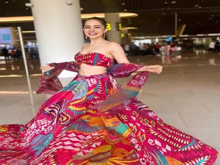 উরফি জাভেদ: সোশ্যাল মিডিয়ায় সর্বদা শিরোনামে থাকেন তিনি। বিতর্কের সঙ্গে দীর্ঘদিনের সম্পর্ক রয়েছে উরফি জাভেদের। সম্প্রতি তাঁকে গ্রেফতারের একটি ভুয়ো ভিডিও ভাইরাল করে আবারও শিরোনামে এসেছেন উরফি।