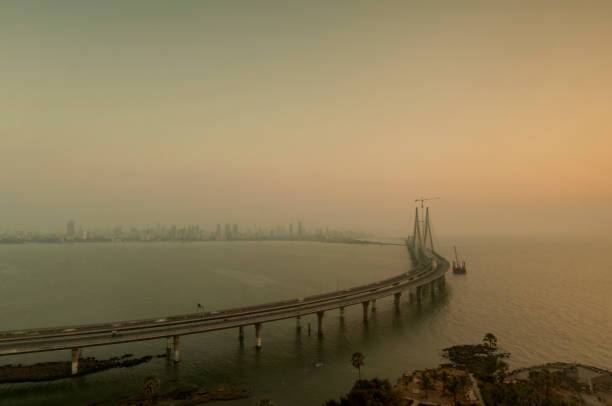 Mumbai Air Pollution air of Mumbai has deteriorated Construction and vehicles cause pollution bad air has bad health effects marathi news Mumbai Air Pollution : मुंबईची हवा बिघडली! खराब हवेचा आरोग्यावर वाईट परिणाम, दिल्लीत वायू प्रदूषणामुळे 50 टक्के कर्मचाऱ्यांना Work From Home