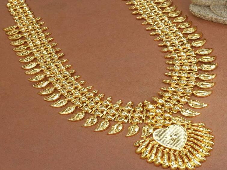 Latest Gold Silver Rate Today  6 november 2023 know gold price in your city chennai coimbatore trichi bangalore Latest Gold Silver: வாரத்தின் முதல் நாளே ஹாப்பி நியூஸ்.. குறைந்தது தங்கம் விலை.. சவரனுக்கு எவ்ளோ தெரியுமா?