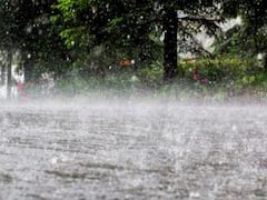 मुंबईसह ठाणे परिसरात जोरदार पाऊस, नागरिकांची उडाली तारंबळ