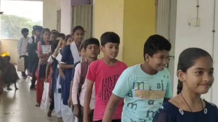 Bank OF Hadad: Hadad Govt Primary School has opened Student Bank in School with name of Bank OF Hadad for student rupees saving અનોખી પહેલ, વિદ્યાર્થીઓની બચત માટે ગુજરાતની આ શાળામાં શિક્ષકોએ ખોલી બચત બેન્ક, 100થી વધુ ખાતા-20 હજાર ડિપૉઝિટ ને....
