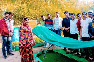 Success story: महिलेची संघर्षगाथा! आर्थिक स्थितीमुळं 10 वी पर्यंत शिक्षण, आज शेतीत करतेय 50 लाखांची उलाढाल