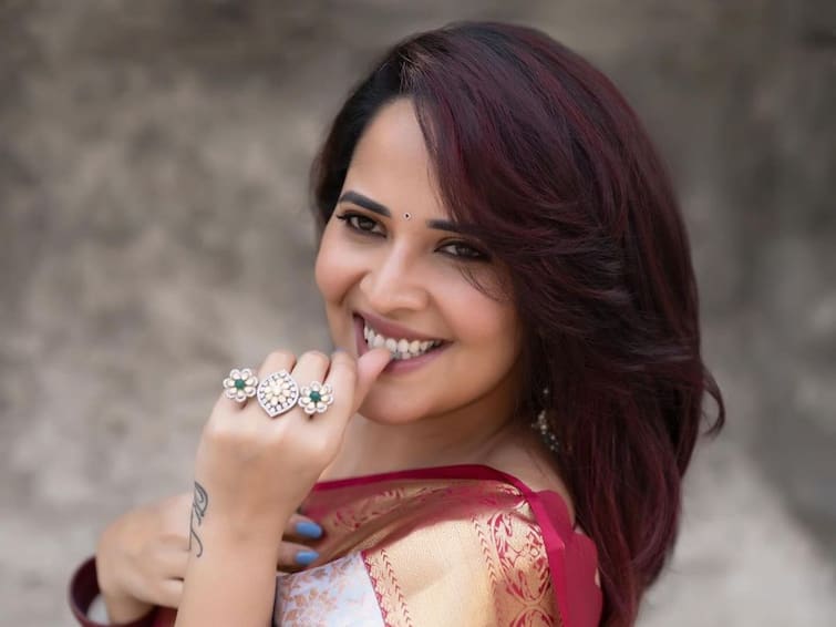 Anchor Anasuya said what kind of opinion she had about heroes before entering the industry Anasuya Bharadwaj : 'హీరోలందరూ లైన్ వెయ్యడానికే అప్రోచ్ అవుతారని అనుకునేదాన్ని'