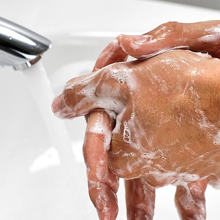 ਦਸਤ ਦੀ ਸ਼ਿਕਾਇਤ ਬੱਚਿਆਂ 'ਚ ਆਮ ਦੇਖਣ ਨੂੰ ਮਿਲਦੀ ਹੈ। ਭੋਜਨ ਕਰਨ ਤੋਂ ਪਹਿਲਾਂ ਹੱਥ ਨਾ ਧੋਣ ਨਾਲ ਇਸ ਬੀਮਾਰੀ ਦਾ ਸਾਹਮਣਾ ਕਰਨਾ ਪੈਂਦਾ ਹੈ ਕਿਉਂਕਿ ਇਹ ਪਾਚਨ ਕਿਰਿਆ ਨਾਲ ਜੁੜੀ ਹੁੰਦੀ ਹੈ।