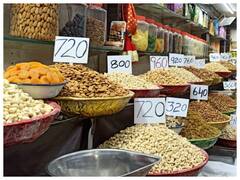 दिवाली पर रिश्तेदारों और दोस्तों को देने हैं ड्राई फ्रूट गिफ्ट तो इस बाजार से खरीदें, मिलेंगे सस्ते