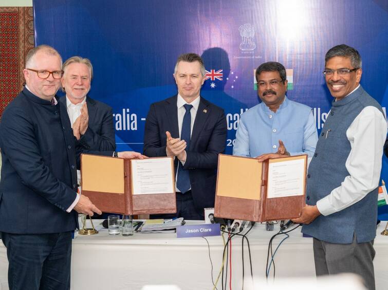 IIT Gandhinagar And Deakin University Collaborate For Academic And Research Initiatives IIT Gandhinagar And Deakin University Collaborate For Academic And Research Initiatives