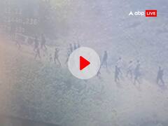 मुठभेड़ में मारे गए साथियों का शव ले जाते दिखे नक्सली, वीडियो वायरल