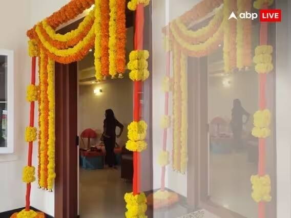 દિવાળીના દિવસે લોકો પોતાના ઘરને ફૂલોથી સજાવે છે, કારણ કે આ દિવસે દેવી લક્ષ્મીનું ઘરમાં આગમન થાય છે, આ દિવસે દેવી લક્ષ્મીના સ્વાગતની તૈયારીઓ કરવામાં આવે છે.