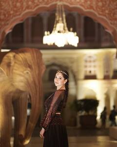 जुल्फें लहराते हुए Sara Tendulkar ने शेयर कीं इतनी खूबसूरत तस्वीरें, फैंस बोले-'हमारी भाभी कैसी हो...सारा भाभी जैसी है'