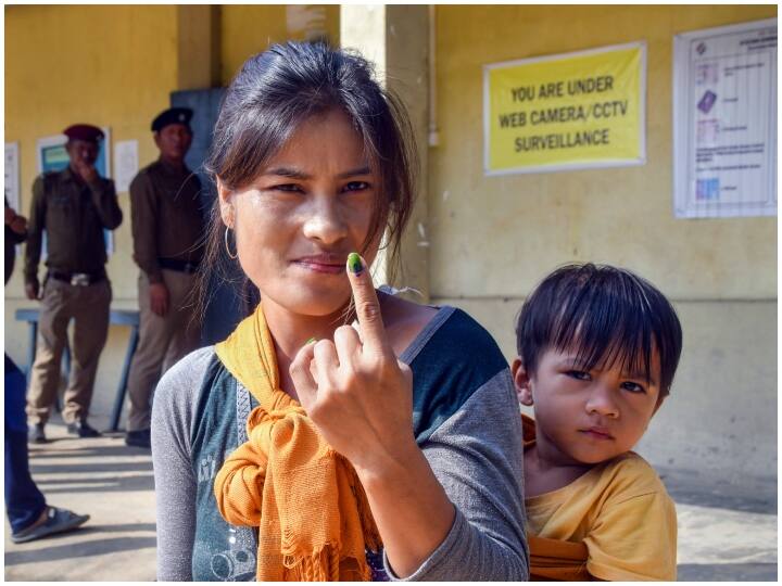 वोट के टाइम जिस स्याही से निशान बनाते हैं... क्या वो भारत में नहीं बनाई जाती है? Assembly Election voting ink know where ink is made which is used for mark in voting know price of this ink वोट के टाइम जिस स्याही से निशान बनाते हैं... क्या वो भारत में नहीं बनाई जाती है?