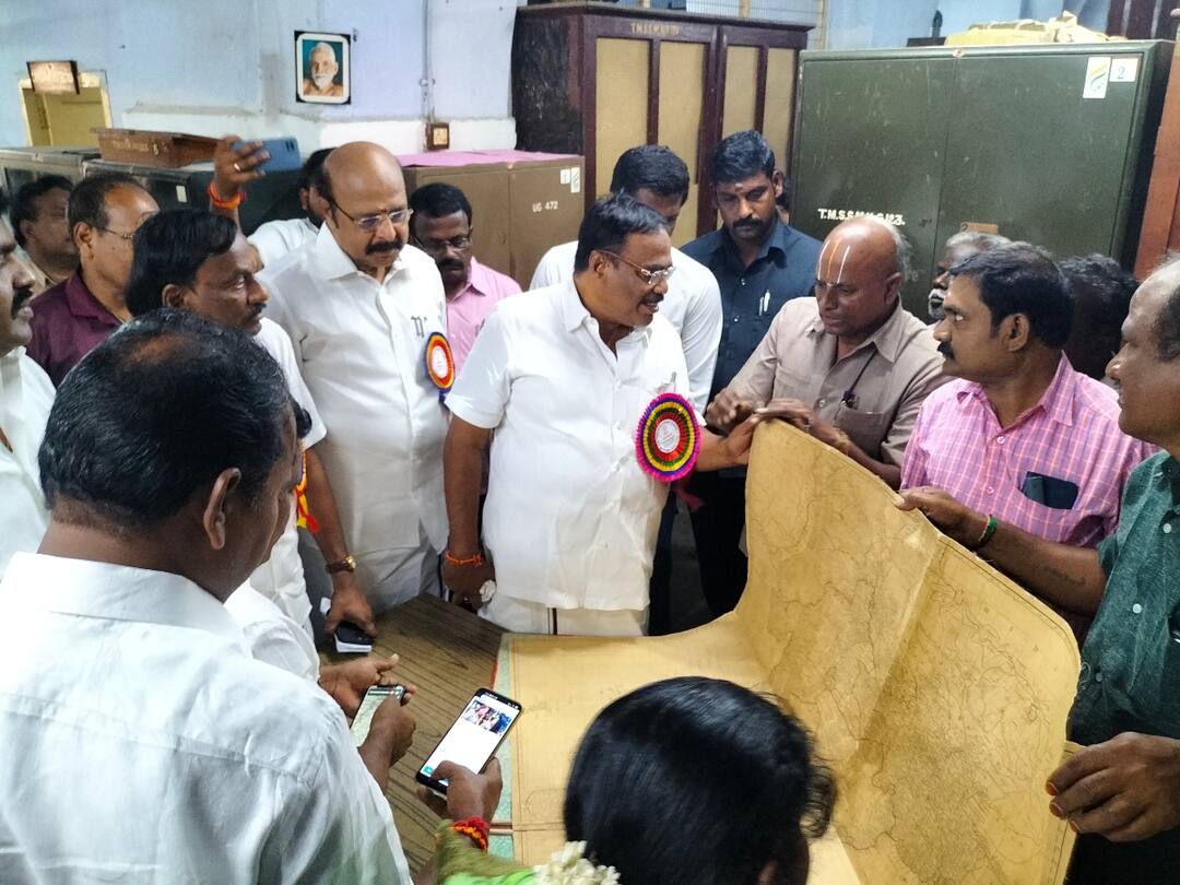 சரஸ்வதி மகால் நூலகத்துக்கு நிரந்தர இயக்குநர் நியமிப்பது குறித்து பரிந்துரைக்கப்படும்: சட்டமன்ற நூலகக்குழு தலைவர் தகவல் Thanjavur news Recommend appointment of Permanent Director for Saraswati Mahal Library TNN சரஸ்வதி மகால் நூலகத்துக்கு நிரந்தர இயக்குநர் நியமிப்பது குறித்து பரிந்துரைக்கப்படும்: சட்டமன்ற நூலகக்குழு தலைவர் தகவல்