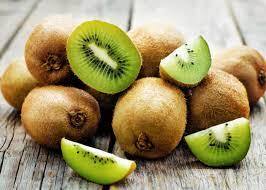 Kiwi Benefits: ਕੀਵੀ ਅਜਿਹਾ ਫਲ ਹੈ ਜਿਸ ਨੂੰ ਖਾਣ ਨਾਲ ਤੁਸੀਂ ਨਾ ਸਿਰਫ ਸਿਹਤਮੰਦ ਰਹੋਗੇ ਸਗੋਂ ਸਿਹਤ ਨਾਲ ਜੁੜੀਆਂ ਕਈ ਸਮੱਸਿਆਵਾਂ ਵੀ ਸਮੇਂ ਦੇ ਨਾਲ ਦੂਰ ਹੋ ਜਾਣਗੀਆਂ। ਆਓ ਜਾਣਦੇ ਹਾਂ ਕੀਵੀ ਫਲ ਖਾਣ ਦੇ ਫਾਇਦੇ।