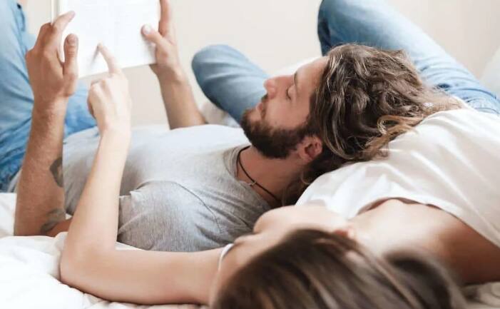 देवी लक्ष्मीला प्रसन्न करण्यासाठी महिलांचा आदर केला पाहिजे, असं शास्त्रात सांगितलं आहे. पती-पत्नीने दिवाळीच्या रात्री ब्रह्मचर्य व्रत पाळावं. या दिवशी घराव्यतिरिक्त शरीर आणि मनही शुद्ध राहिलं पाहिजे.