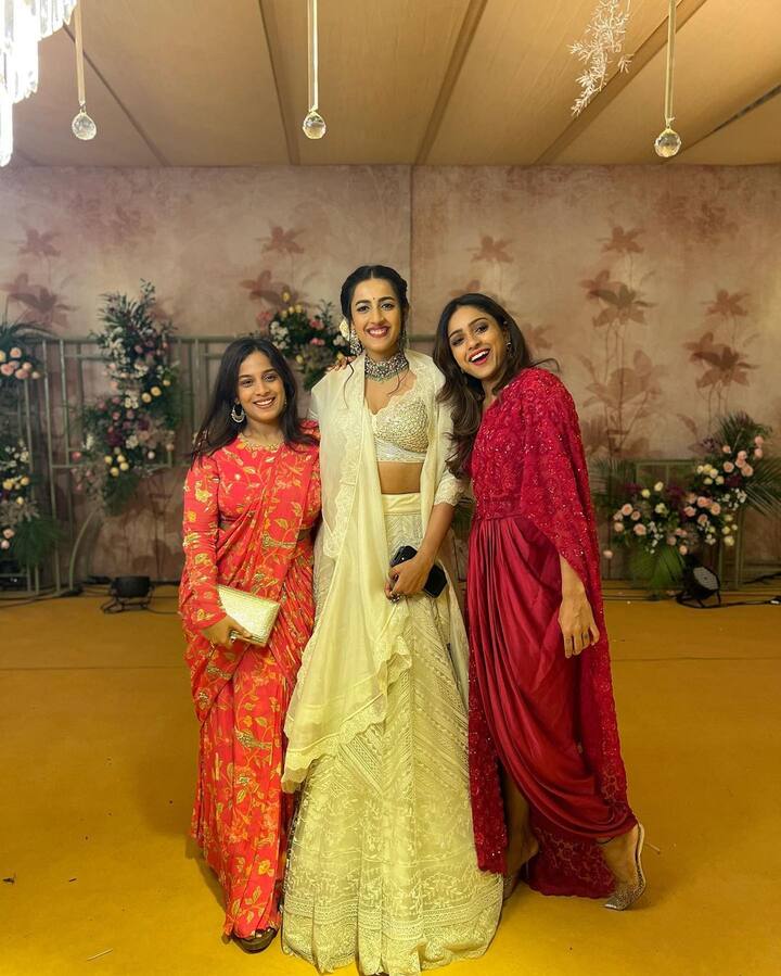నిహారిక ఫ్రెండ్స్ (Image Credit: Vithika sheru/ Instagram)