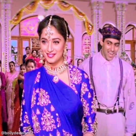 ਉਸ ਨੂੰ ਤੱਬੂ ਦੀ ਸਾਧਨਾ ਦੀ ਭੂਮਿਕਾ ਦੀ ਪੇਸ਼ਕਸ਼ ਕੀਤੀ ਗਈ ਸੀ। ਮਾਧੁਰੀ ਨੇ ਦੱਸਿਆ ਸੀ ਕਿ ਉਹ ਕਰਿਸ਼ਮਾ ਅਤੇ ਸੋਨਾਲੀ ਦੀਆਂ ਭੂਮਿਕਾਵਾਂ ਨਿਭਾ ਸਕਦੀ ਸੀ ਪਰ ਸੂਰਜ ਨੂੰ ਲੱਗਾ ਕਿ ਉਹ ਉਸ ਲਈ ਠੀਕ ਨਹੀਂ ਹੈ।