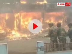 गुजरात के सुरेंद्रनगर में 10 से अधिक दुकानों में लगी आग, दमकल की गाड़ियां मौके पर मौजूद, देखें कैसे उठी लपटें