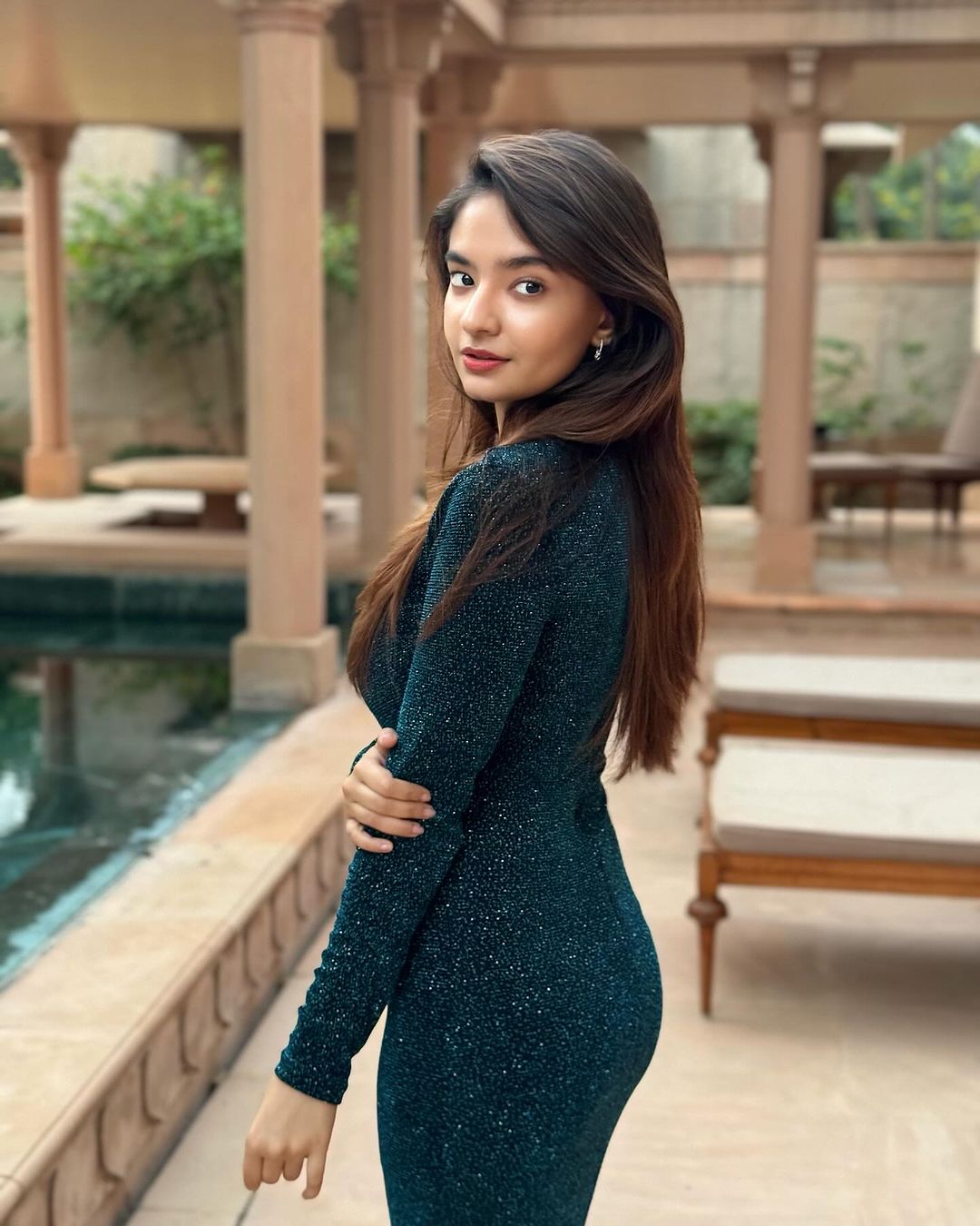 What A Babe! Anushka Sen Is Making Netizens Go Wild With Her Day Dresses,  See Here | IWMBuzz