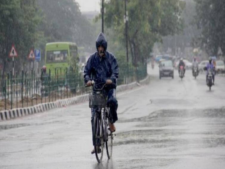 Tamil Nadu is likely to experience heavy rain in a few districts for the next 2 days, according to the Meteorological Department. TN Rain Alert: 5 மாவட்டங்களுக்கு ஆரஞ்சு அலர்ட்.. வெளுக்கப்போகும் கனமழை.. எந்தெந்த மாவட்டங்களில்?