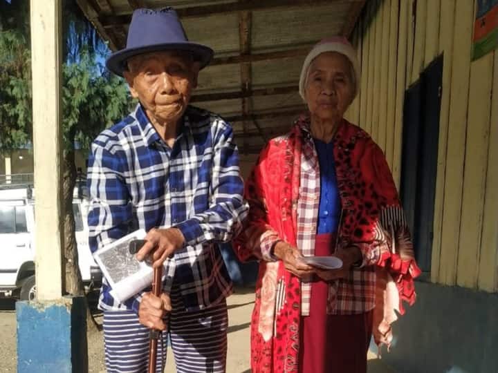 Pu Rualhnudala (101 years) and his wife Pi Thanghleithluaii (86 years) at 24/18 Ruantlang PS under 24-Champhai South Assembly Constituency. (Source: ANI)