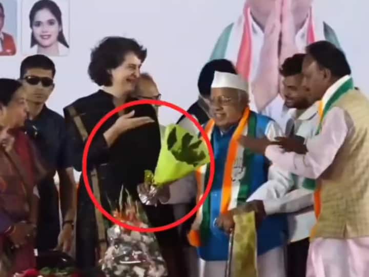 Madhya Pradesh Election 2023 Priyanka Gandhi Vadra Congress Leader Welcomed Bouquet Without Flowers In Madhya Pradesh Indore WATCH: Priyanka Gandhi Shares Light Moment As She Gets Bouquet Without Flowers During Indore Rally