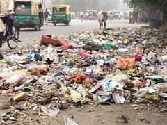 Gurugram News: सफाई कर्मियों की हड़ताल से गुरुग्राम का बुरा हाल, हर जगह लगे गंदगी के अंबार, देखें तस्वीरें