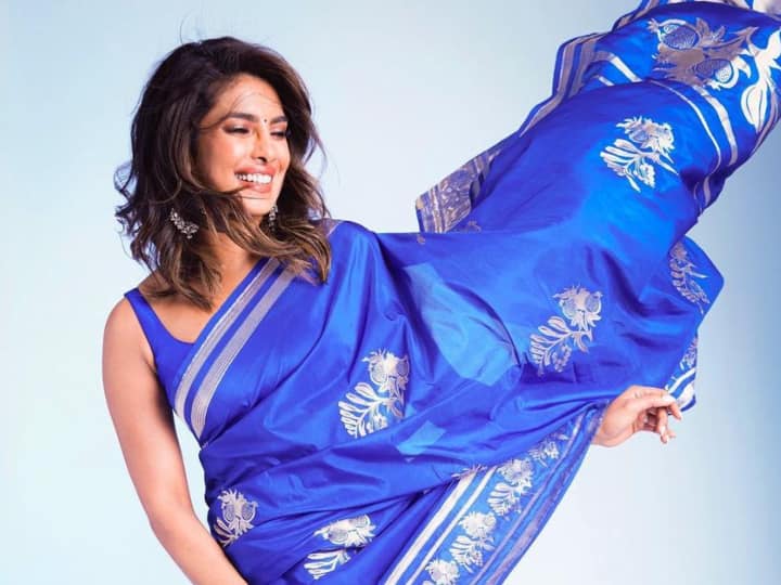 Priyanka Chopra remembers about shooting of a film in snowy switzerland wearing green chiffon saree had a hot water bucket 'मैं गर्म पानी की बाल्टी में खड़ी थी...', बर्फ से ढकी पहाड़ियों के बीच शिफॉन की साड़ी पहनकर Priyanka Chopra ने ऐसे की थी फिल्म की शूटिंग