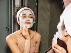 শীতের দিনে ত্বকের রুক্ষ-শুষ্ক ভাব দূর করার জন্য বাড়িতে বসে কোন কোন উপকরণের সাহায্যে পরিচর্যা করবেন?