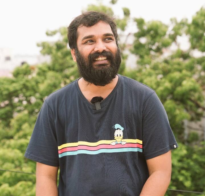 பிக்பாஸ் நிகழ்ச்சியின் சக போட்டியாளர்கள் இவரின் மீது பல குற்றச்சாட்டுகளை முன்வைத்ததால் ரெட் கார்ட் எவிக்‌ஷன் முறையில் வெளியேற்றப்பட்டார்.