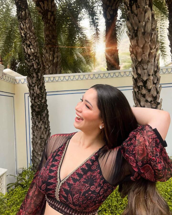 సారా టెండుల్కర్. ఈ పేరు సోషల్ మీడియాలో తరచూ చక్కర్లు కొడుతుంది.