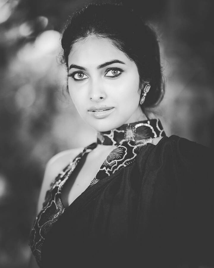 కిల్లర్ లుక్స్‌తో కట్టిపడేస్తోంది బిగ్ బాస్ దివి. (Image credit: Divi Vadthya/ Instagram)