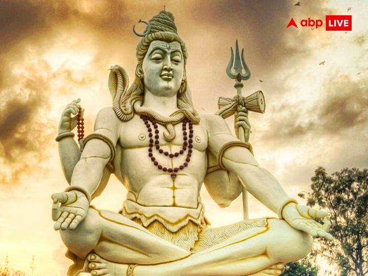 मासिक शिवरात्रि के दिन भगवान शिव की पूजा और उनसे जुड़े कुछ खास उपाय बेहद कारगर माने जाते हैं. पुराणों के अनुसार शिव को कुछ चीजें बेहद प्रिय हैं और शिवलिंग पर आस्थापूर्वक इन्हें अर्पित करने से शंकर भगवान प्रसन्न होकर भक्तों की सारी मनोकामना पूरी करते हैं.