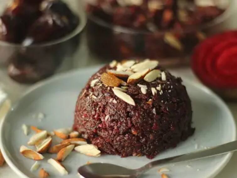 Tasty Aloo Aur Beetroot Ka Halwa Recipe Aloo Beetroot Halwa: நாவில் எச்சில் ஊற வைக்கும் ஸ்வீட்! உருளைக்கிழங்கு- பீட்ரூட் அல்வா ரெசிபி எப்படி செய்வது?
