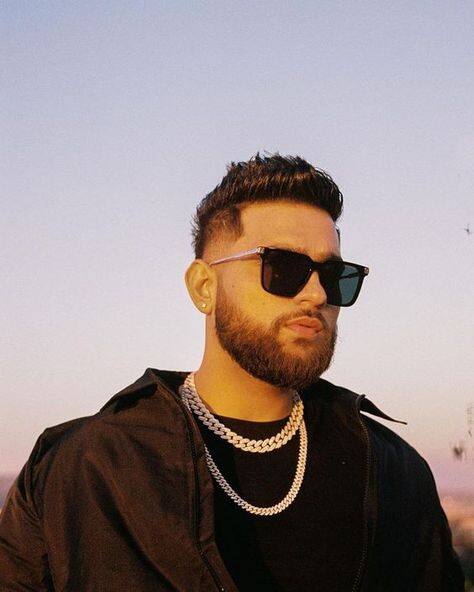 ਕਰਨ ਔਜਲਾ ਹਾਲ ਹੀ 'ਚ ਆਪਣੀ ਐਲਬਮ 'ਮੇਕਿੰਗ ਮੈਮੋਰੀਜ਼' ਕਰਕੇ ਕਾਫੀ ਜ਼ਿਆਦਾ ਸੁਰਖੀਆਂ 'ਚ ਰਿਹਾ ਸੀ। ਇਸ ਐਲਬਮ ਨੂੰ ਦੁਨੀਆ ਭਰ 'ਚ ਬੇਸ਼ੁਮਾਰ ਪਿਆਰ ਮਿਿਲਿਆ। ਇਸ ਤੋਂ ਬਾਅਦ ਹੁਣ ਕਰਨ ਔਜਲਾ ਨੇ ਆਪਣੇ ਨਵੇਂ ਪ੍ਰੋਜੈਕਟ ਦਾ ਐਲਾਨ ਕਰ ਦਿੱਤਾ ਹੈ।