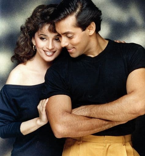 ਫਿਲਮ 'ਚ ਸਲਮਾਨ ਖਾਨ, ਸੈਫ ਅਲੀ ਖਾਨ, ਮੋਹਸਿਨ ਬਹਿਲ, ਤੱਬੂ, ਸੋਨਾਲੀ ਬੇਂਦਰੇ, ਕਰਿਸ਼ਮਾ ਕਪੂਰ ਅਤੇ ਨੀਲਮ ਕੋਠਾਰੀ ਅਹਿਮ ਭੂਮਿਕਾਵਾਂ ਨਿਭਾਉਂਦੇ ਨਜ਼ਰ ਆਏ। ਪਰ ਕੀ ਤੁਸੀਂ ਜਾਣਦੇ ਹੋ ਕਿ ਮਾਧੁਰੀ ਦੀਕਸ਼ਿਤ ਨੂੰ ਇਹ ਫਿਲਮ ਆਫਰ ਹੋਈ ਸੀ।