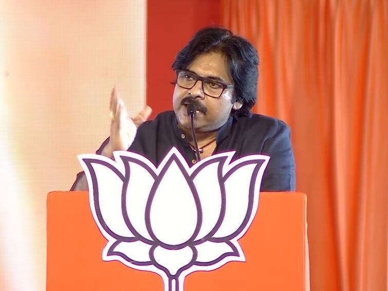 Pawan Kalyan praises PM Modi in BJP Public meeting LB Stadium of Hyderabad Pawan Kalyan Speech: బీసీల తెలంగాణ రావాలి, బీజేపీ వారిని ప్రేమిస్తోంది - పవన్ కల్యాణ్, ప్రధాని మోదీపైనా ప్రశంసలు