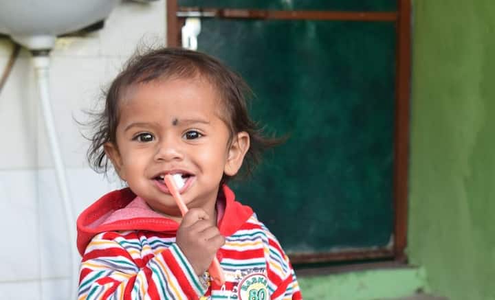 এর পর যখন দুধের দাঁত পড়ে গিয়ে নতুন দাঁত গজায়, দন্ত কোষই থাকে নেপথ্যে। কিন্তু এর পর বয়স যত বাড়তে থাকে, দন্ত কোষগুলি একে একে অকার্যকর হয়ে পড়ে, তাদের মৃত্যু ঘটে। ধীরে ধীরে মাড়ি থেকে অস্তিত্ব মুছে যায় তাদের।