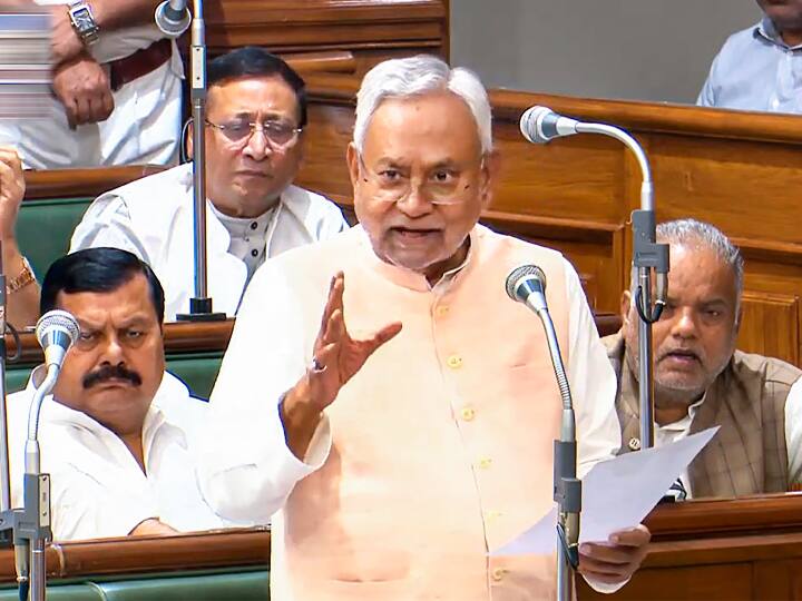 BJP Slams Nitish Kumar For 'Sex-Ed' Comment, Tejashwi Clarifies CM's Remark Bihar Nitish Kumar: சட்டப்பேரவையில் அந்தரங்கம் பற்றி பேசிய நிதிஷ் குமார் - கொதித்தெழும் எதிர்க்கட்சிகள்